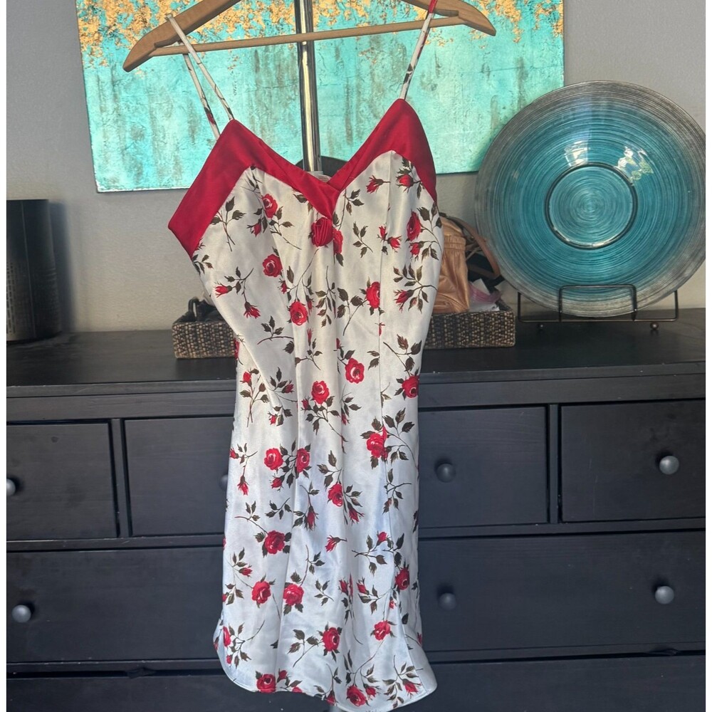 Kathy Ireland Intimates vintage slip red rose Small